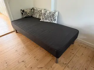 Enkeltseng med aftagelige ben