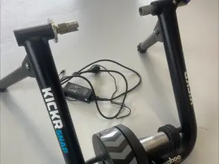 Home trainer Wahoo Kickr snap. 