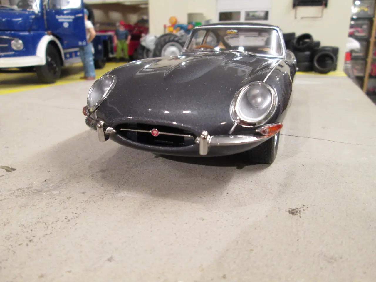 Billede 2 - Modelbil Jaguar E-Type KK-Scale 1:18