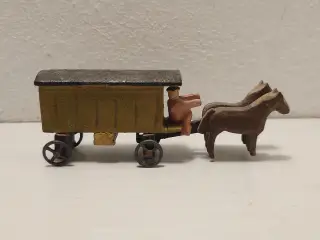 Erzgebirge: Vogn med brune heste og kusk.Ca 1920