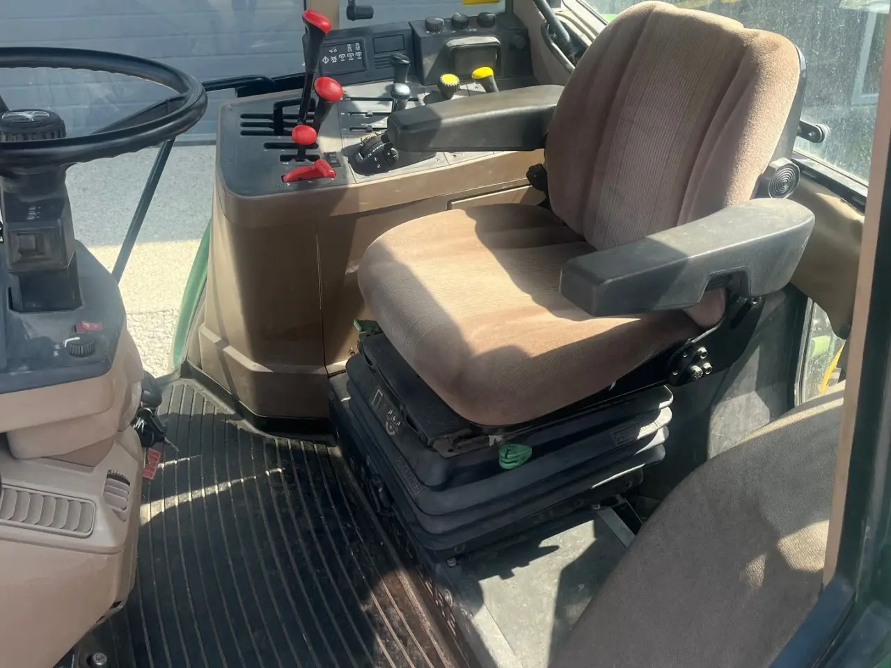 Billede 2 - John Deere 6300 Meget velholdt traktor. Samme ejer de sidste 29år