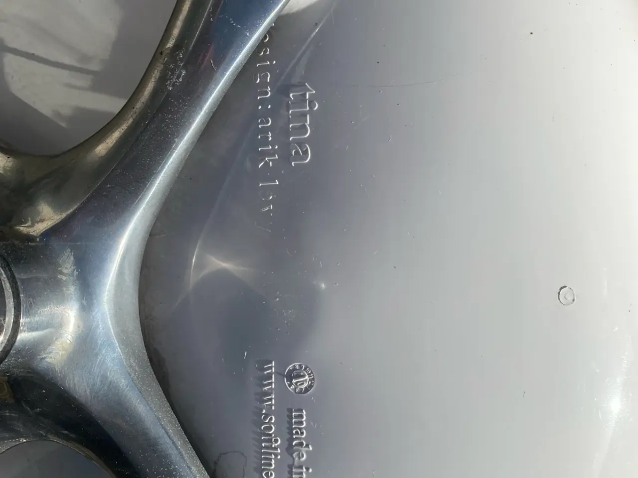 Billede 5 - Italienske hvide Tina stole plastik/metal