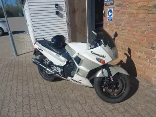 Kawasaki gpx 750r