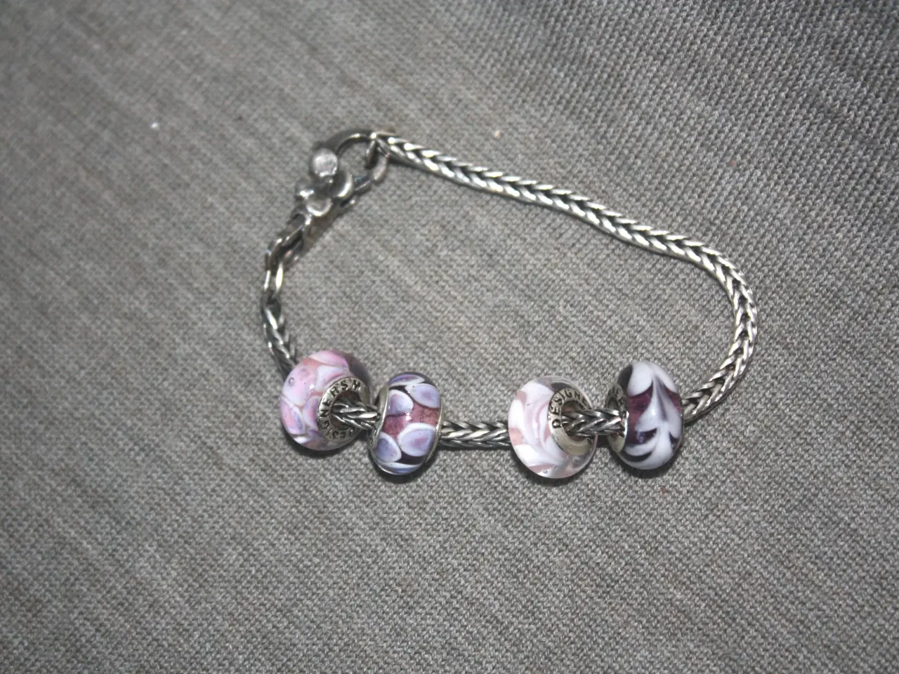 Billede 1 - Armbånd Trollbeads med blomsterlås 4 troldekugler 