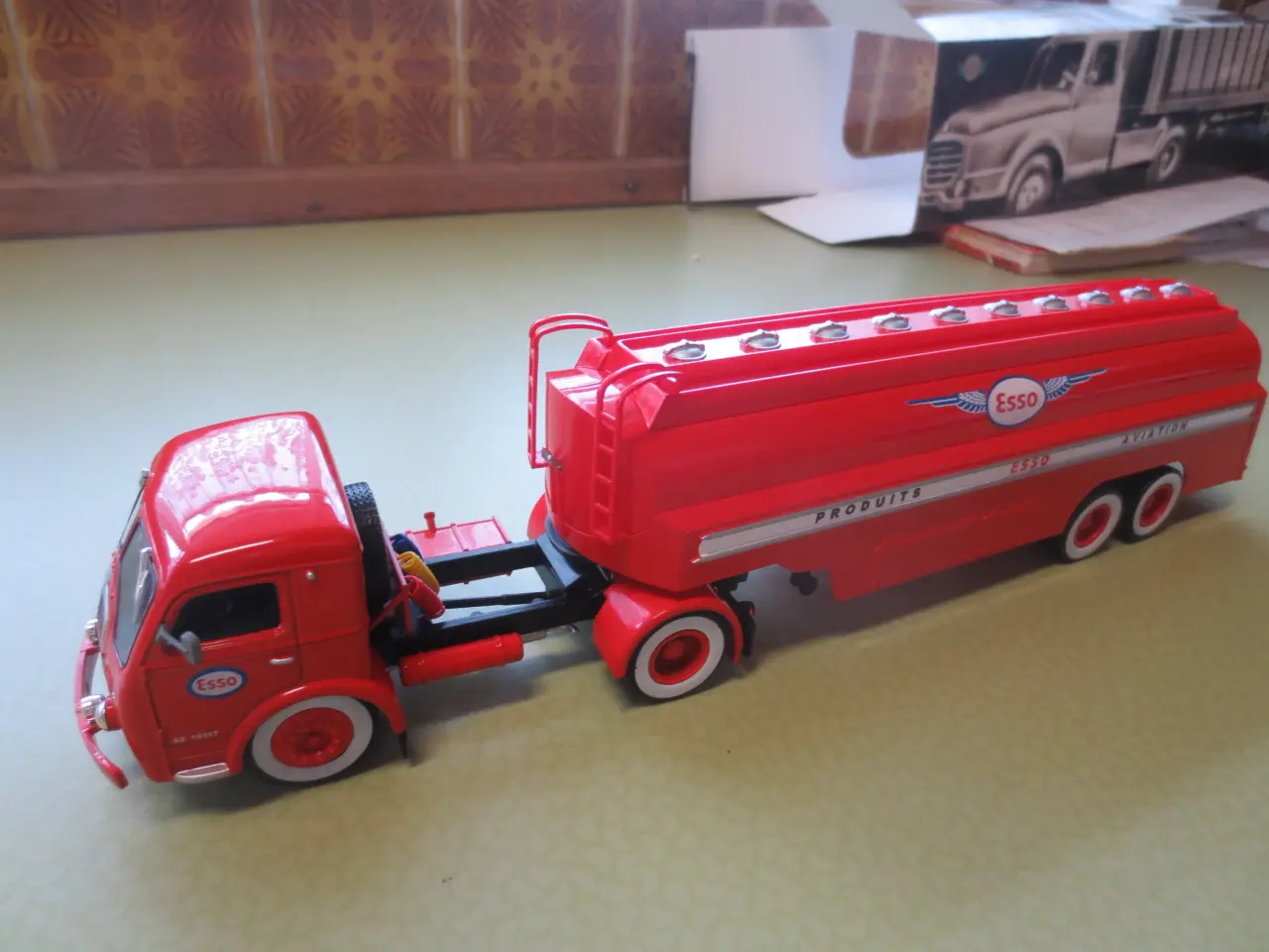Billede 4 - 1 stk ESSO Modellastbil / Tankvogn 
