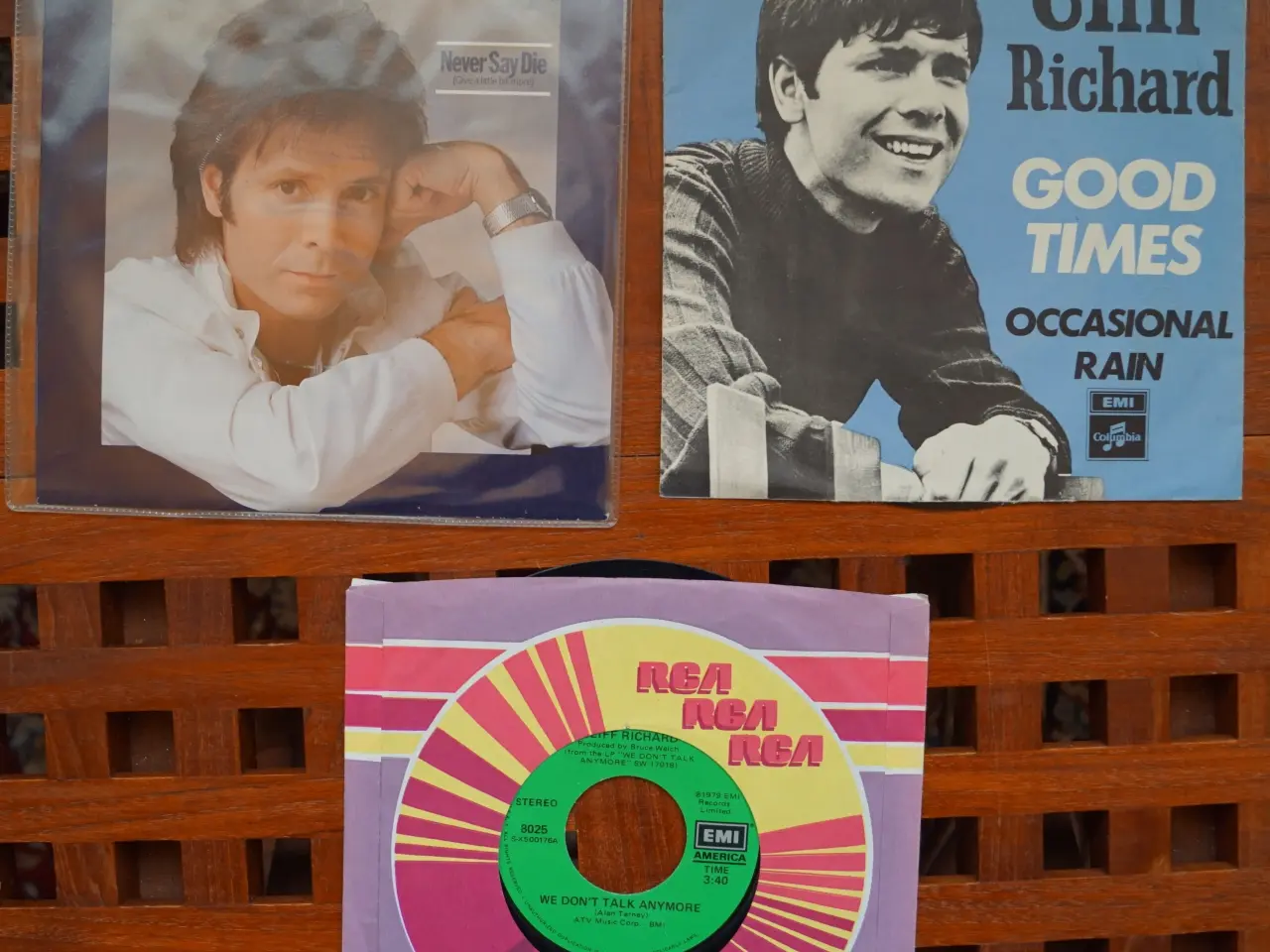 Billede 2 - Cliff Richard: 7 stk singleplader