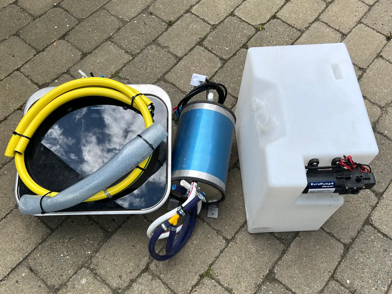 Billede 1 - Campingvask med tank og vandvarmer
