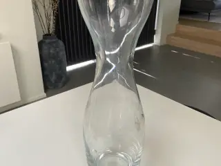 Glasvase fra Henriques’s ca 55 cm høj