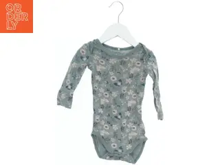 Langærmet bodystocking med blomsterprint fra Name It (str. 74)