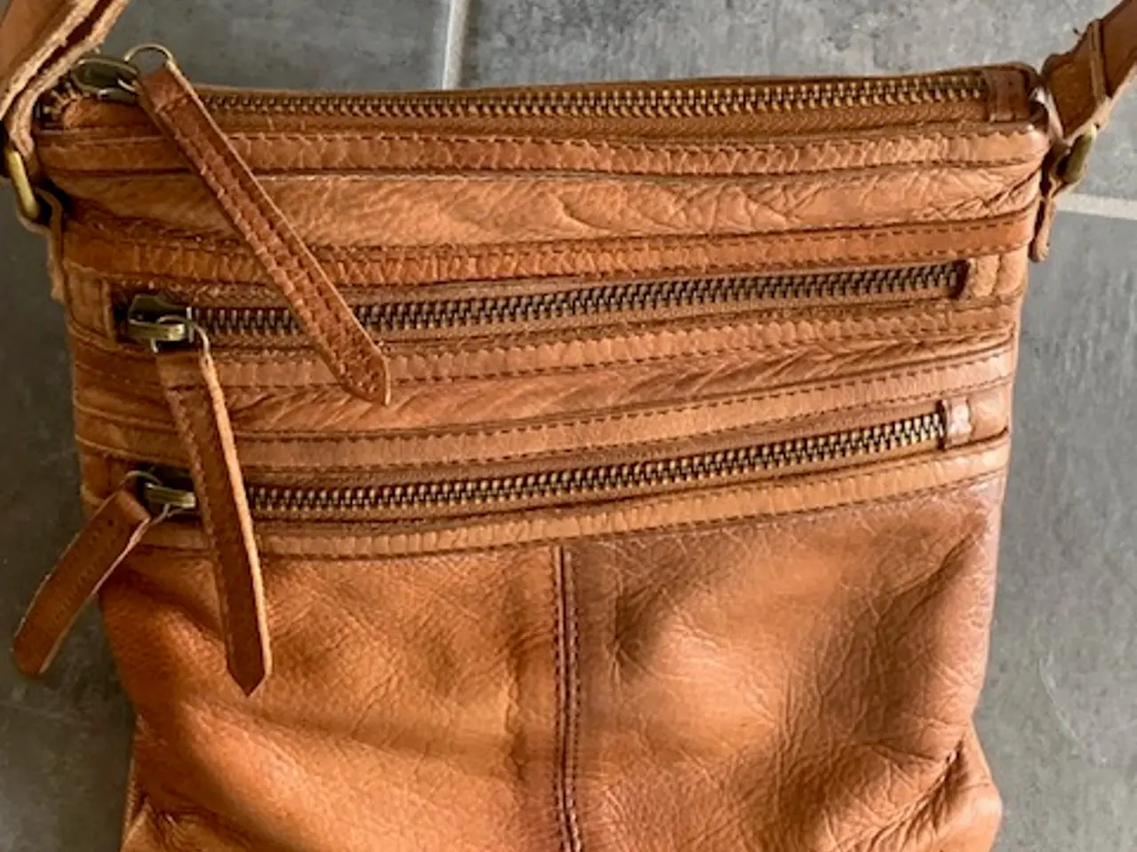 Billede 4 - Crossover RE: DESIGNED i blødt skind med mange rum