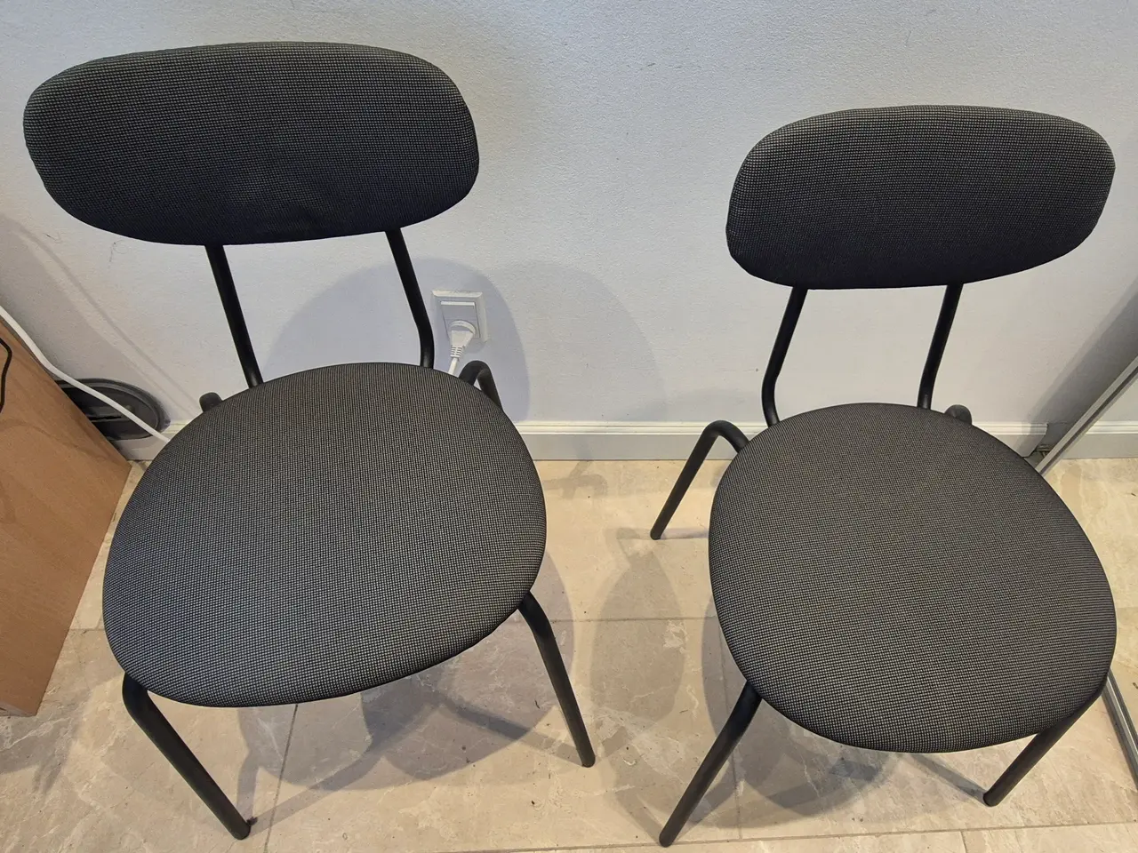 Billede 5 - Moderne spisebord med 2 stole – sort minimalistisk