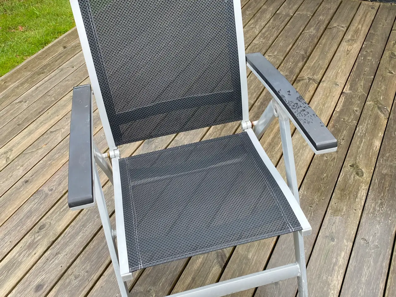 Billede 1 - 4 Positionshavestole aluminium. 2 sorte puder