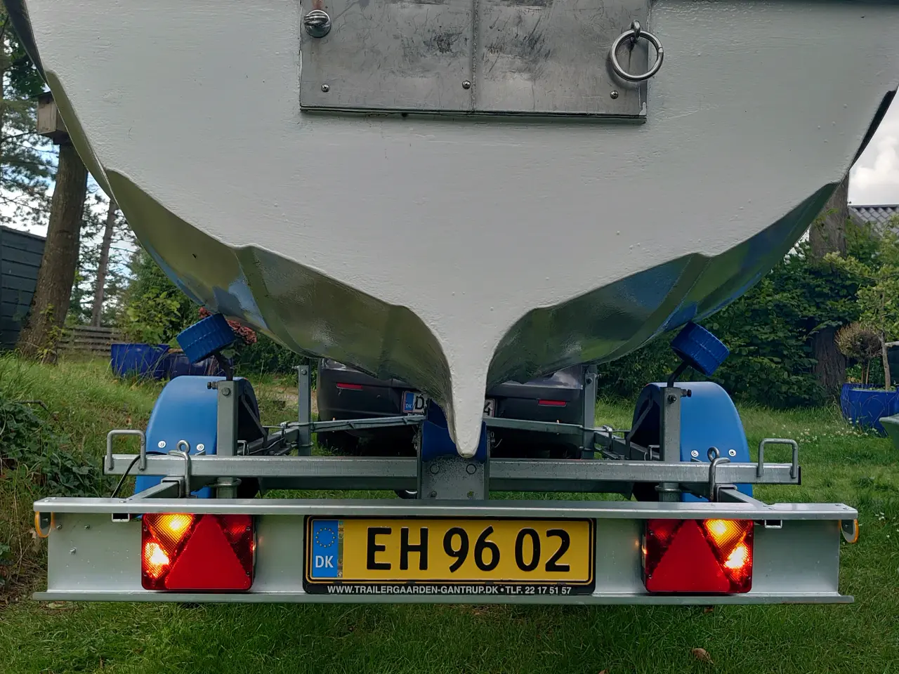 Billede 3 - Jolle med motor og trailer- synkefri