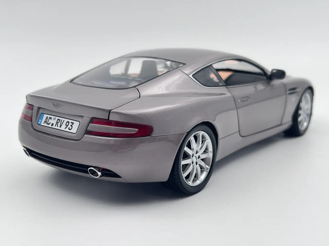 Billede 4 - 2003 Aston Martin DB9 Coupe - MINICHAMPS - 1:18