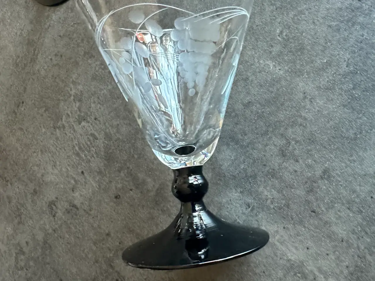 Billede 8 - Flotte sortfodsglas fra Holmegaard