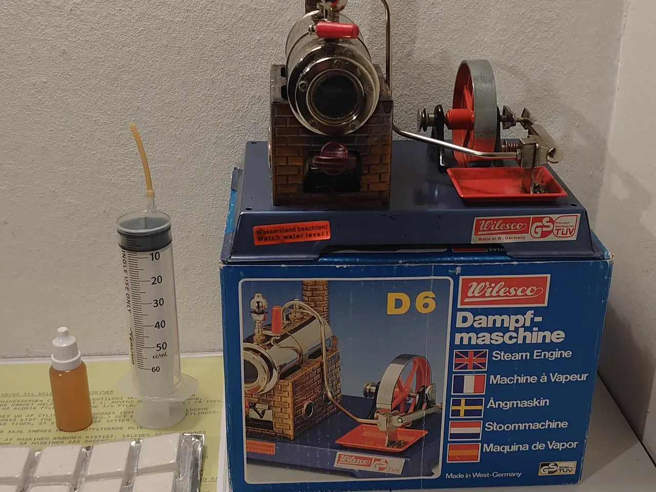 Billede 1 - Wilesco dampmaskine D6 incl. tabs, olie, kasse mm.