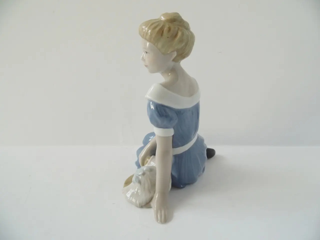 Billede 2 - Royal Copenhagen Kvindefigurer - 1000,00 kr/stk.