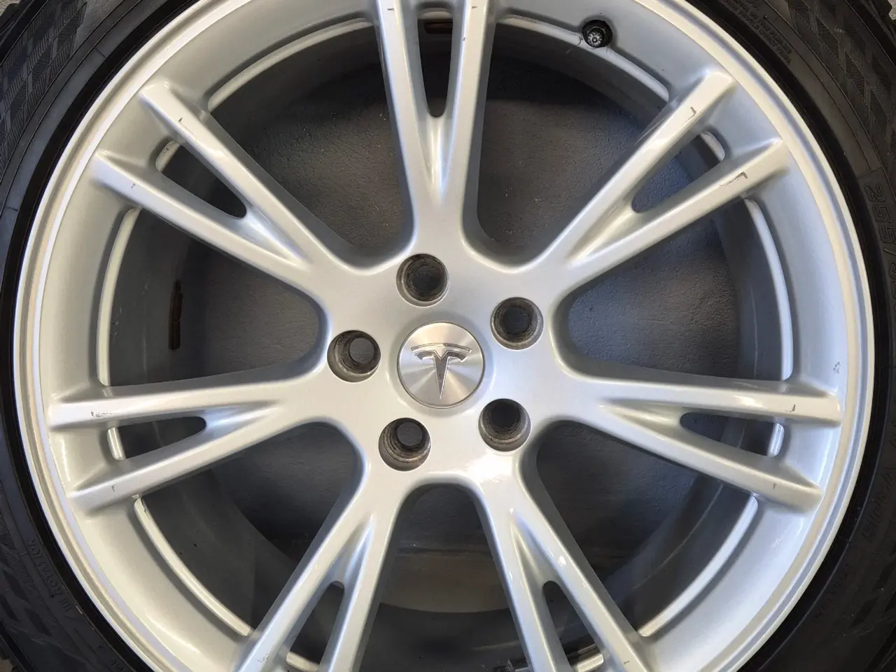 Billede 8 - TESLA MODEL Y ORIGINAL ALUFÆLGE MED SOMMERDÆK