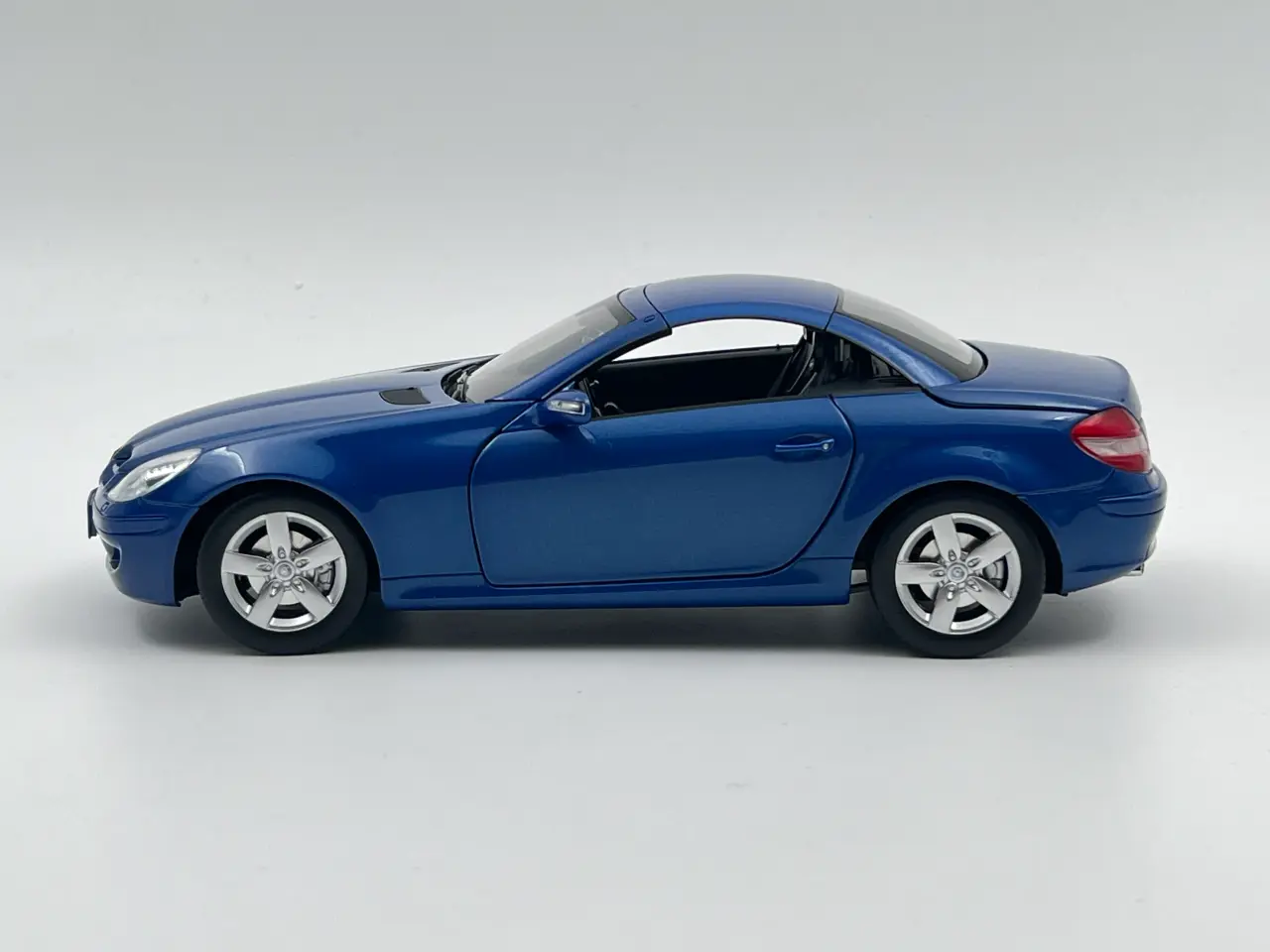 Billede 5 - 2004 Mercedes-Benz SLK 1:18 Sjælden udbudt model