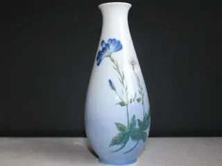 Vase med blomster fra Royal Copenhagen 500 kr.