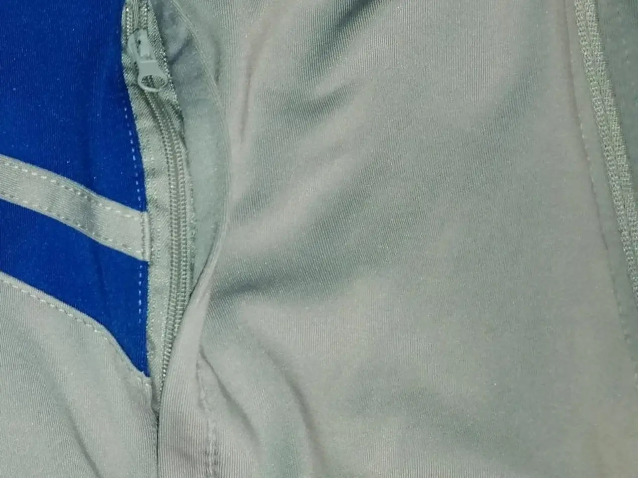 Billede 5 - REAL MADRID TRACK TOP STR. 14 ÅR, I FLOT STAND