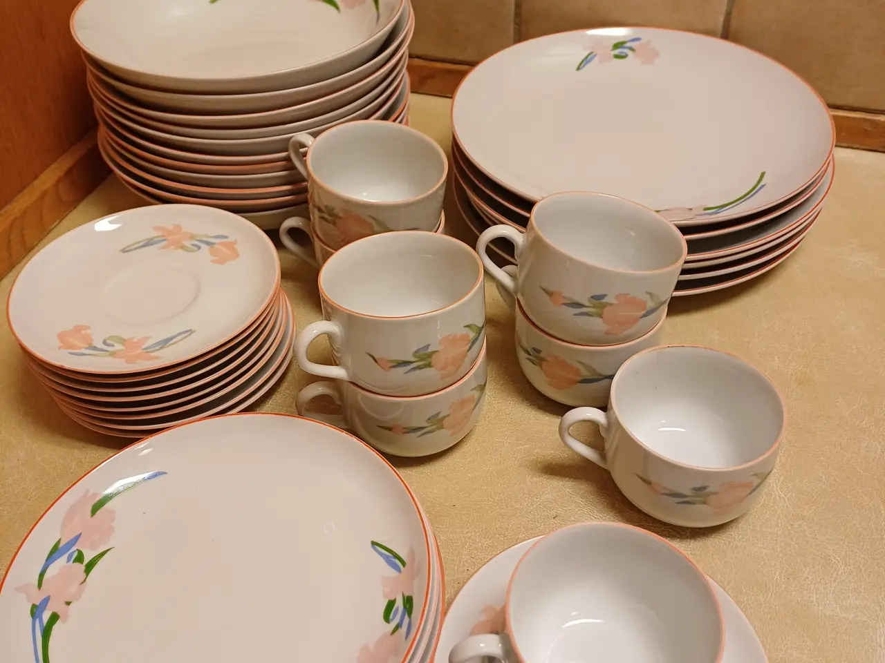 Billede 2 - Florentina kopper og tallerkener mrk. Atelier