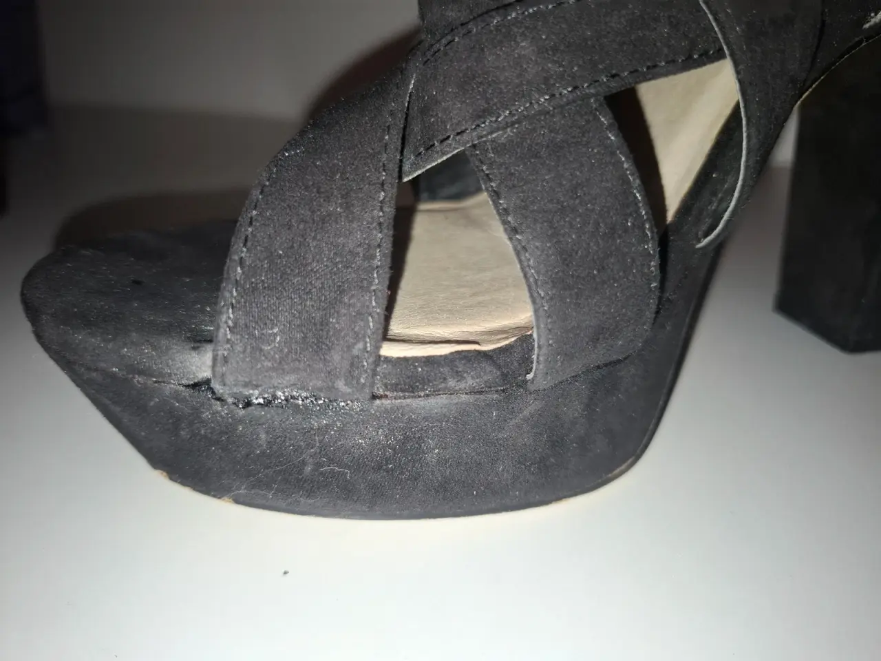 Billede 5 - Højhælet Ruskinds Sandaler