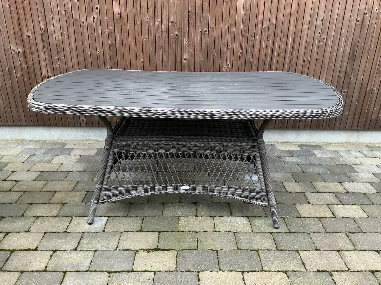 Billede 1 - JUTLANDIA RATTAN bord + stole
