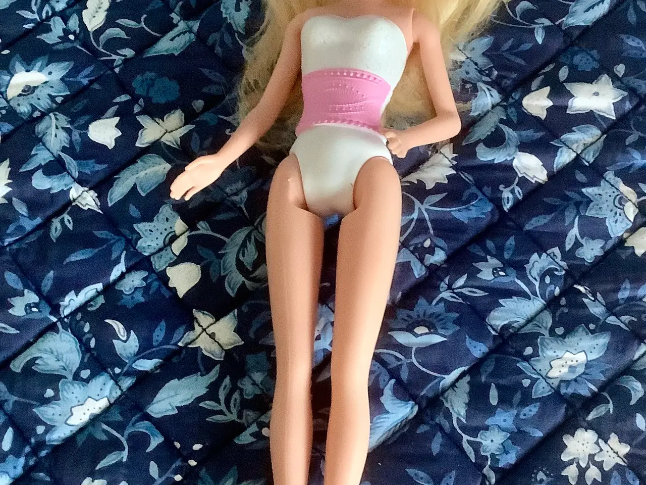 Billede 2 - Barbie med blondt hår.
