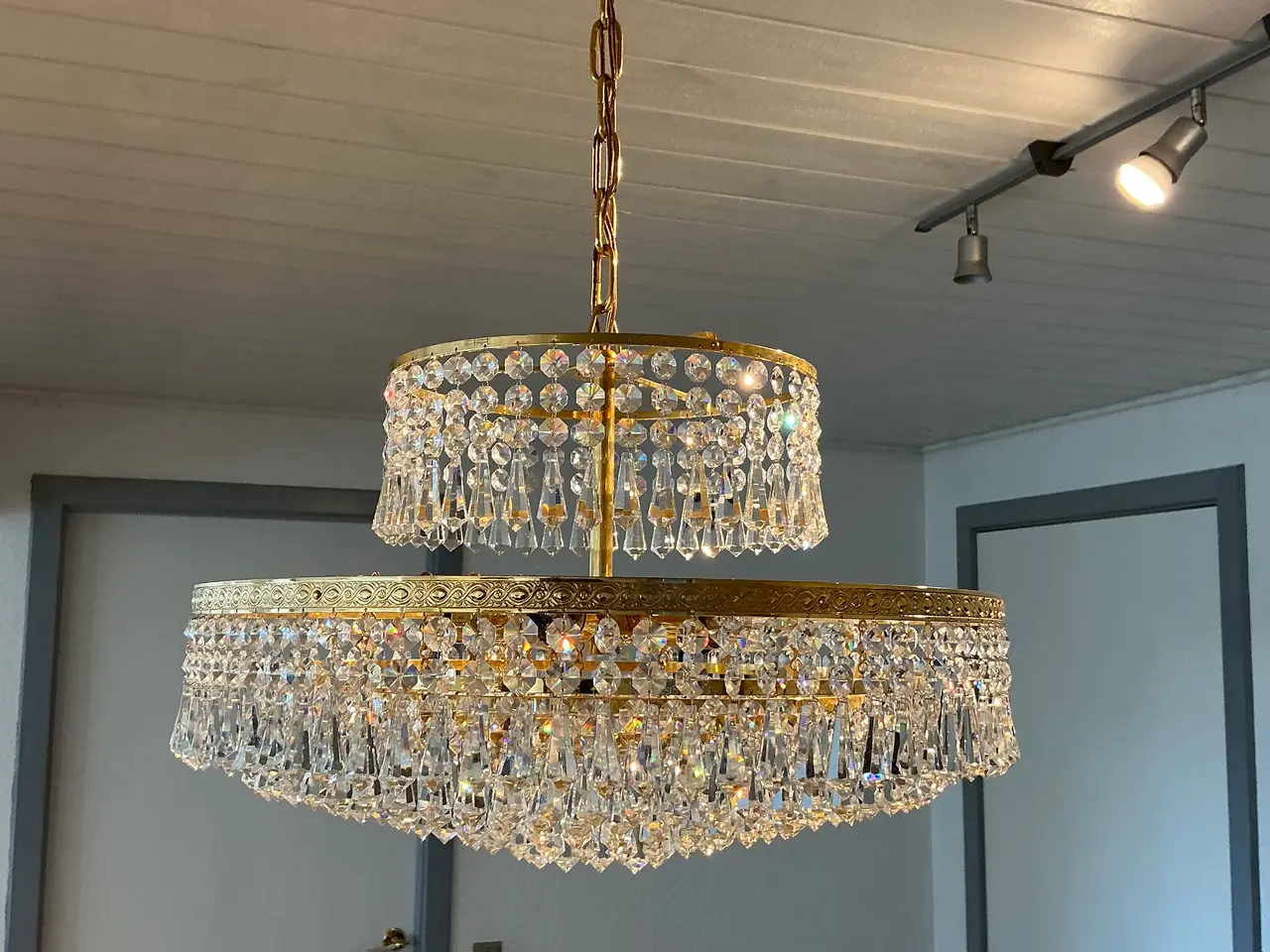 Billede 1 - Lysekrone med virkeligt smukke prismer.
