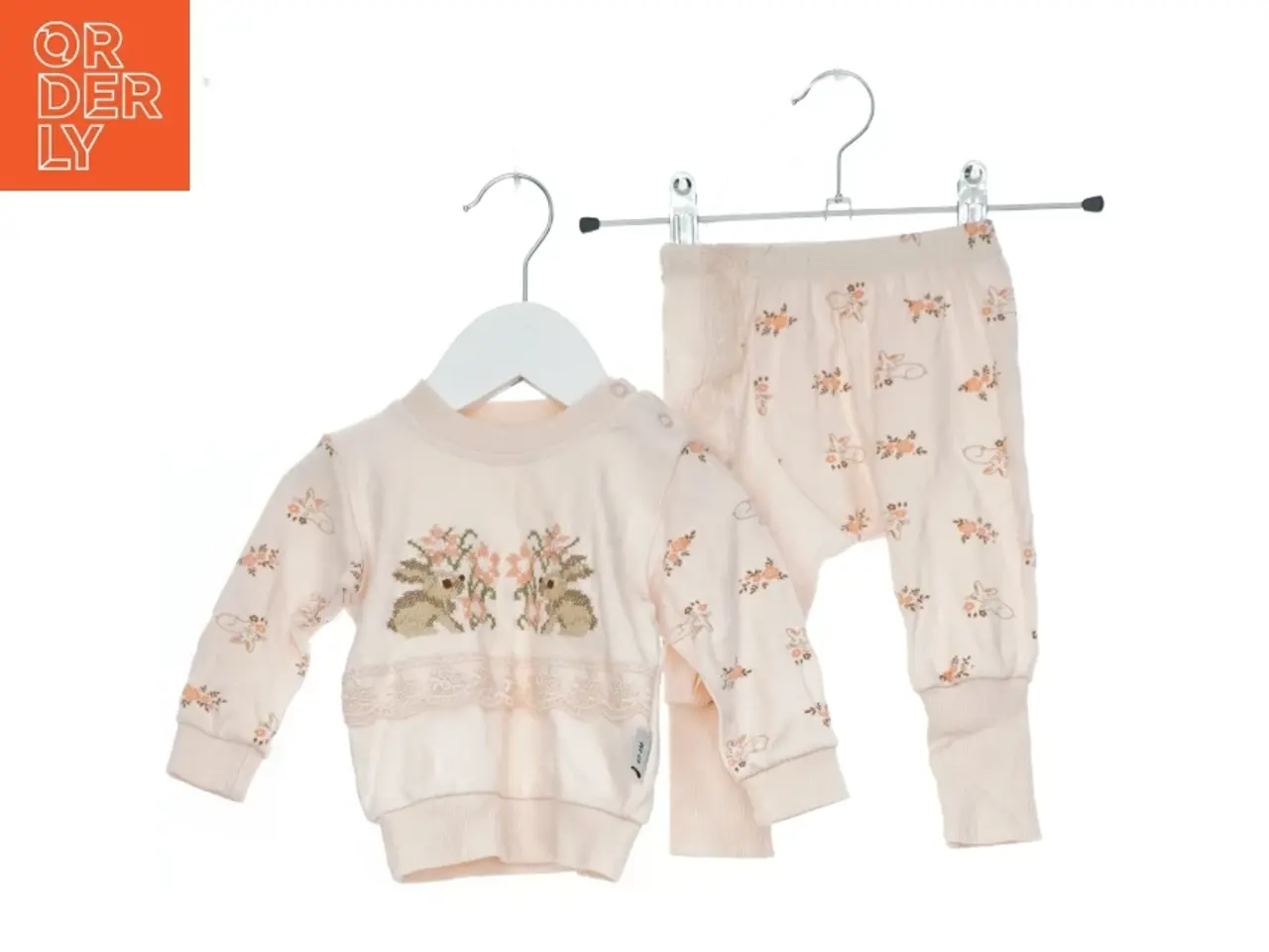Billede 1 - Børnetrøje og leggings med kaninmotiv fra Mc Elci (str. 62)