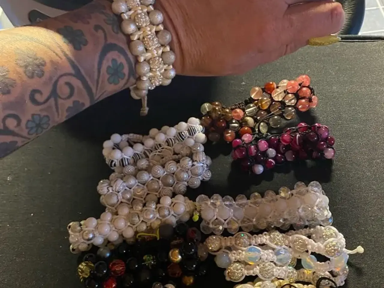 Billede 1 - Flotte nye knyttede armbånd