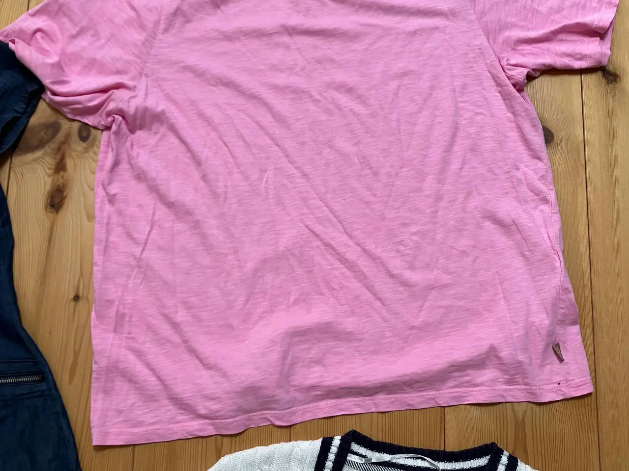 Billede 3 - Cowboy kjole, t-shirt og strik samlet