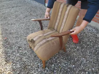 1 stk Retro Lænestol med teak armlæn og teak ben