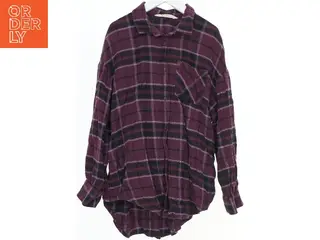 Skjorte med ternet mønster fra H&M (str. 140)