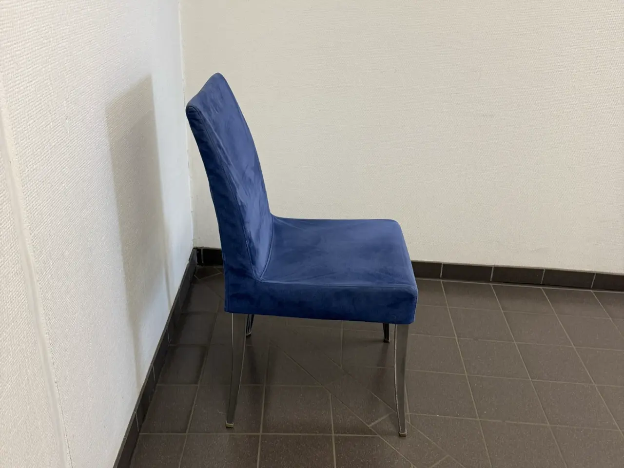 Billede 2 - Fire blå stole 200 kr. i alt 