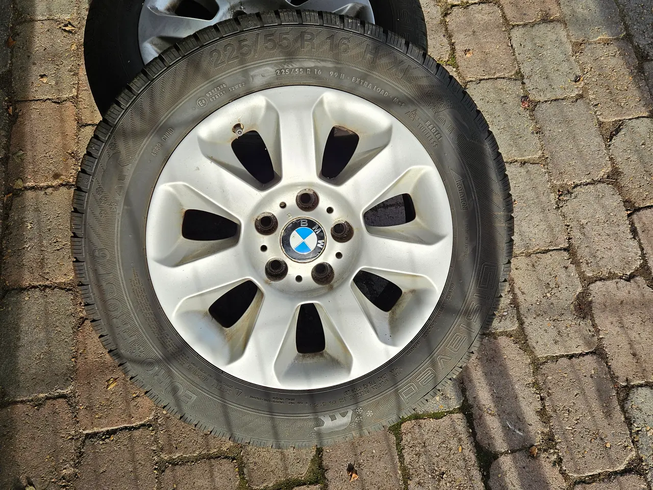 Billede 1 - Gode vinterdæk med meget mønster på org. BMW fælge
