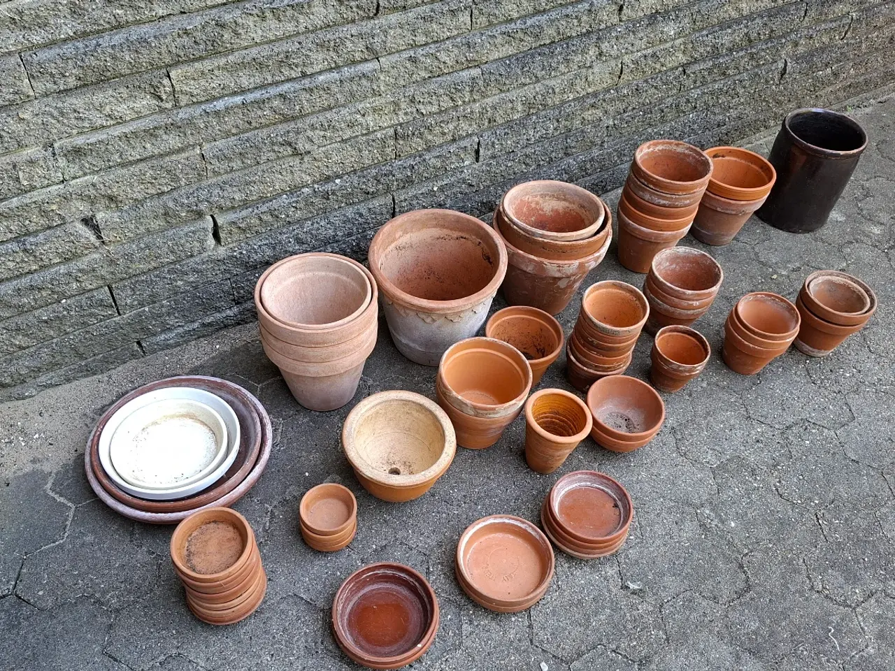 Billede 1 - Urtepotter og underskåle
