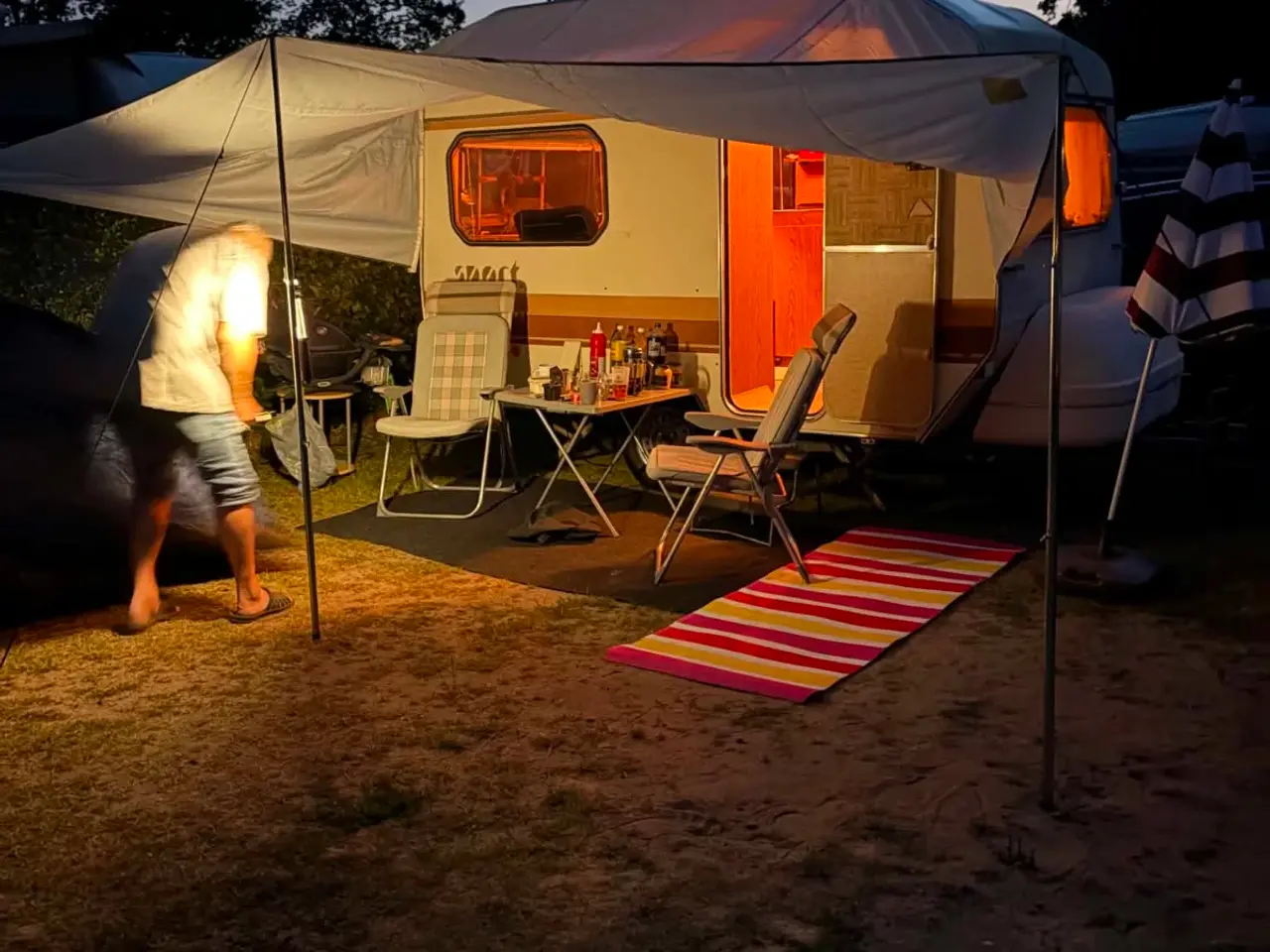 Billede 2 - Solsejl 2,50 x 4 meter. Fejl køb. For lang