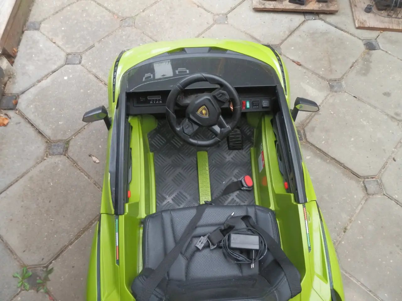 Billede 2 - Lamborghini 12v. til børn mellem 2-5 år.
