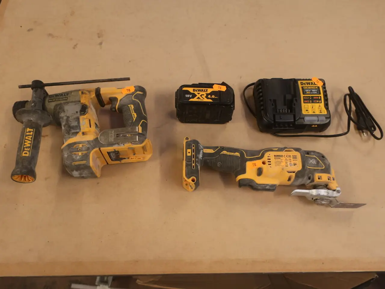 Billede 1 - Borehammer og multicutter DEWALT DCS356 og DCH172