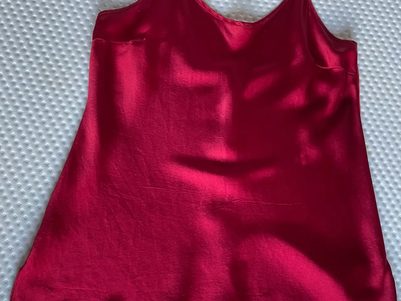 Billede 1 - Chemise i rød silke
