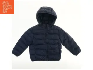 Dunjakke med hætte fra Uniqlo (str. 122)