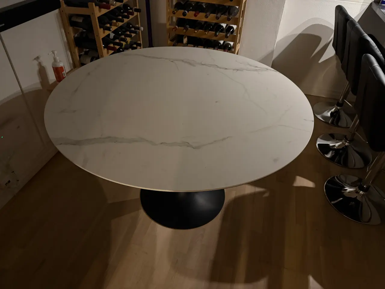 Billede 2 - SOVET spisebord med marmorplade og sort fod