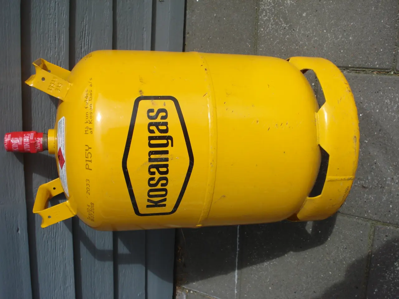 Billede 1 - Fyldt Gasflaske gul 11 kg plomberet