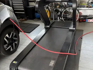 Lækkert løbebånd købt i fitness center