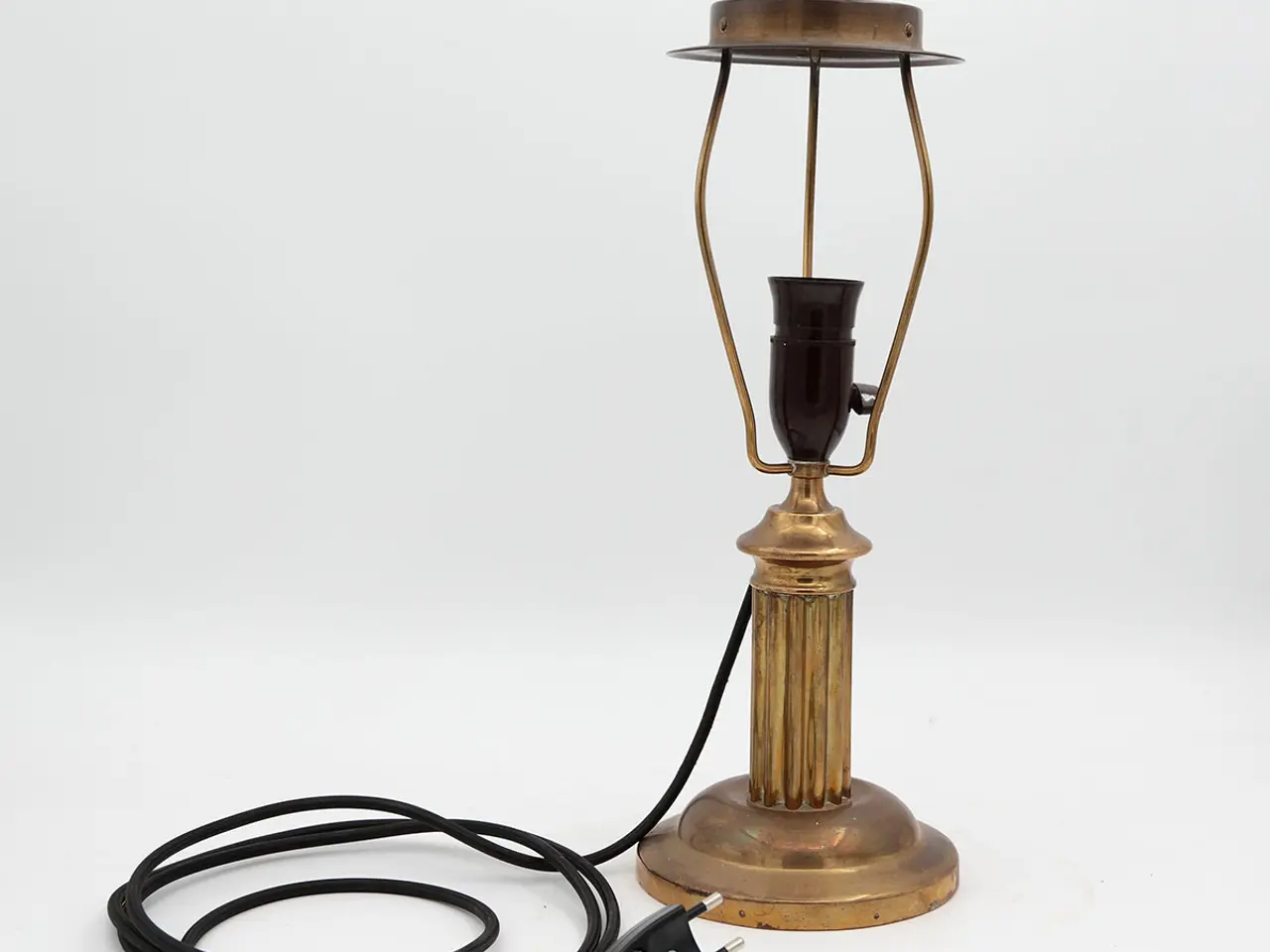 Billede 6 - Klassisk messingbordlampe med kanneleret søjle