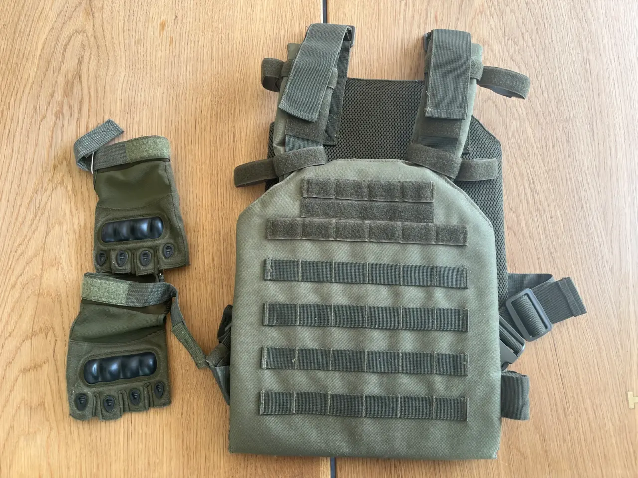 Billede 1 - Vest og handsker til softgun