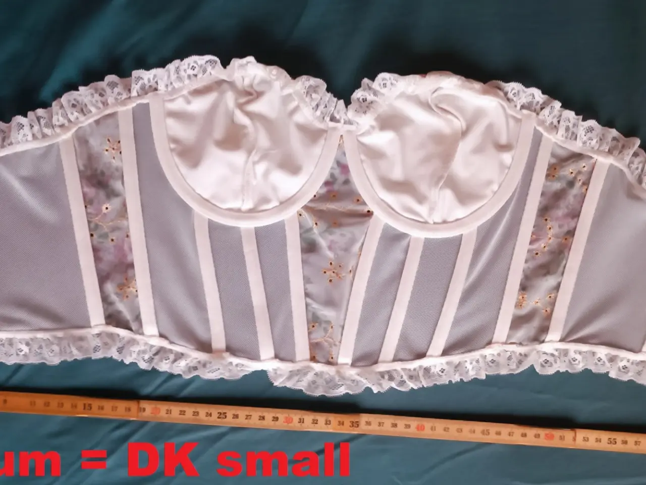 Billede 6 - Bustier top med applikation, small OG medium