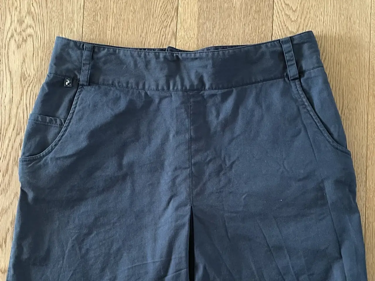 Billede 1 - Peak Performance skort / nederdel med indershorts 